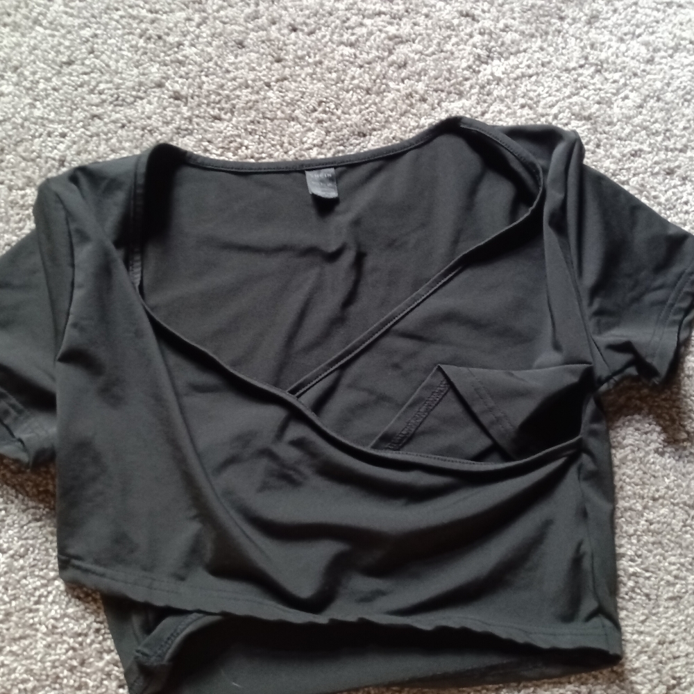 Cross over crop top (lg)